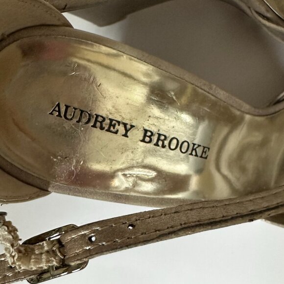 Audrey Brooke Paige Rhinestone Wedge Braided T-Strap Sandals in Gold - Size 10 - Picture 10 of 10